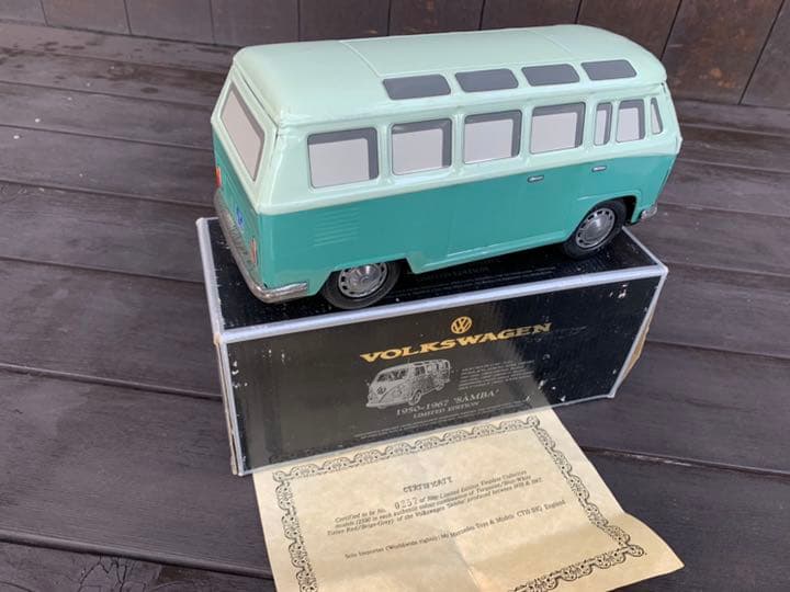 イチコーのブリキのフォルクスワーゲンバス・サンバ