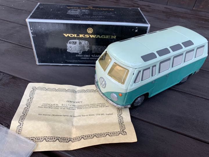 イチコーのブリキのフォルクスワーゲンバス・サンバ
