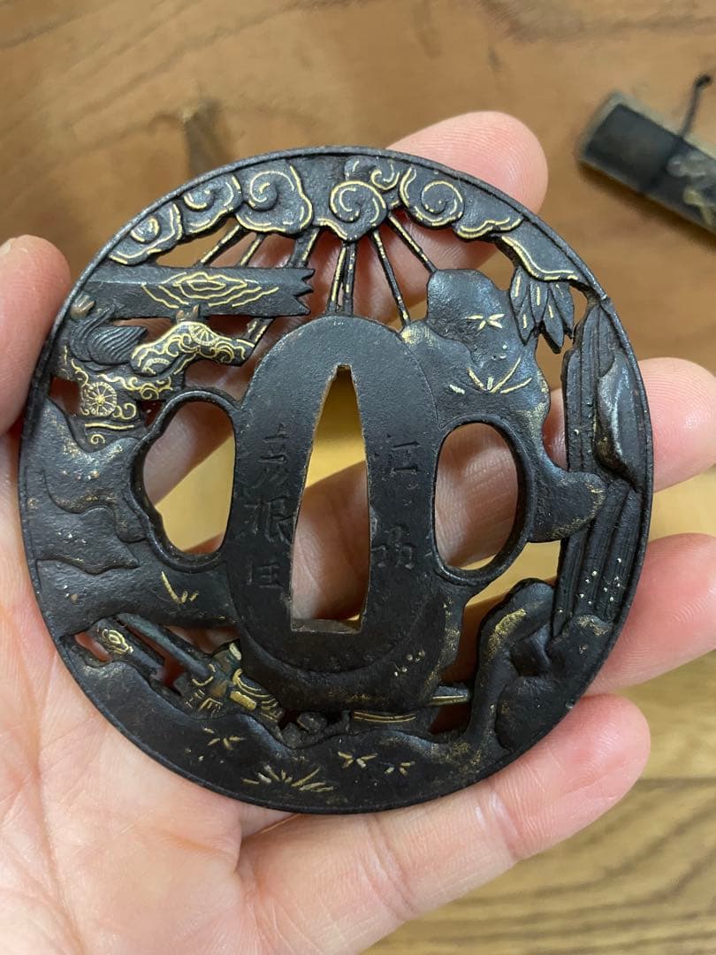 江州彦根住 藻柄子入道宗典製鍔 日本刀　刀の鍔 鉄製 刀装具 武者　透かし