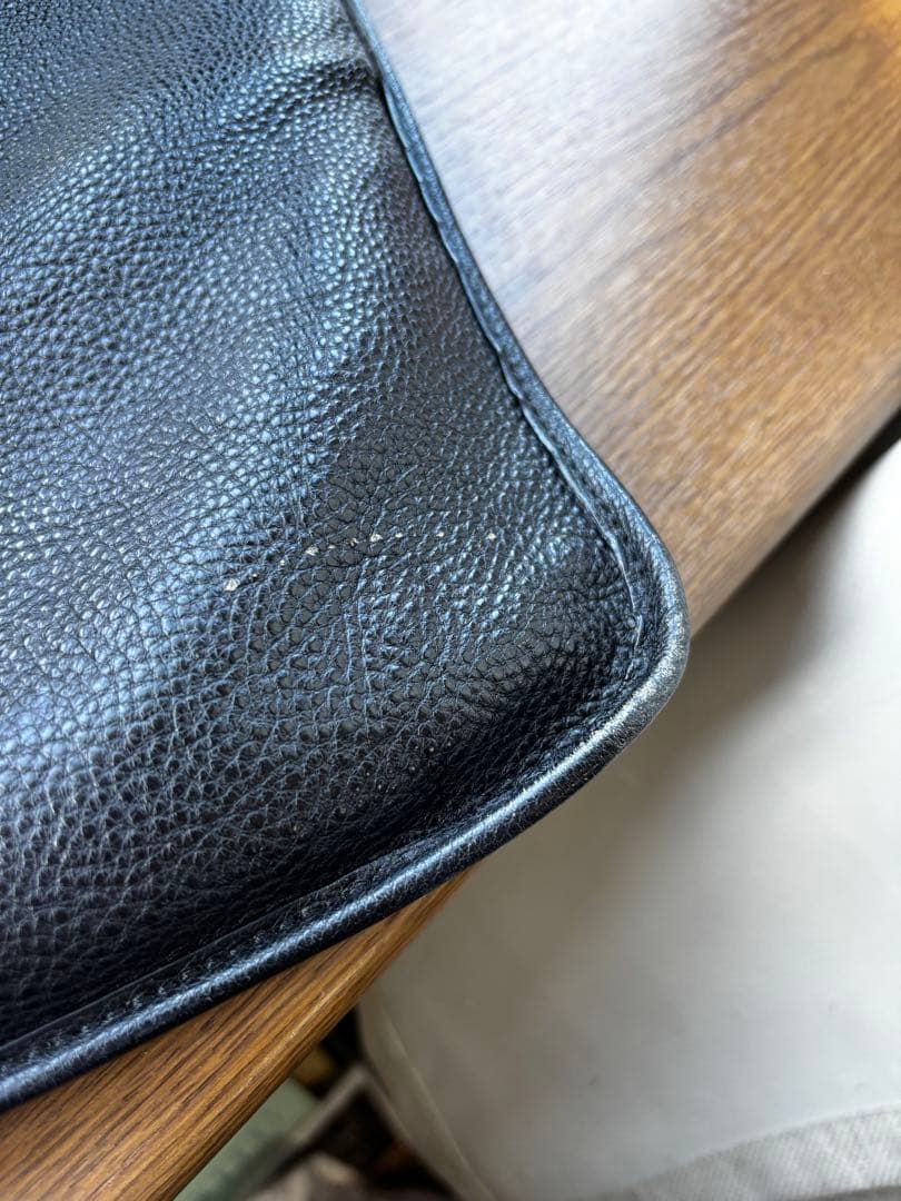 土屋鞄　ブラックレザーショルダーバッグ