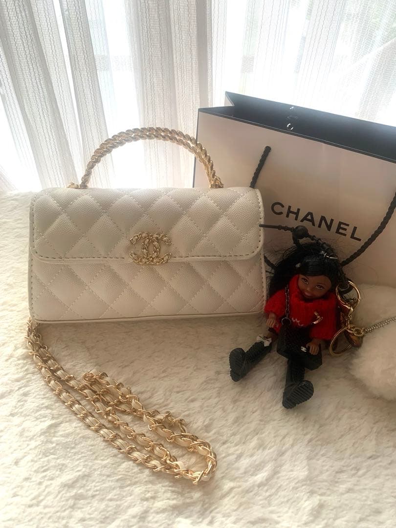 CHANELノベルティホワイトショルダー ★