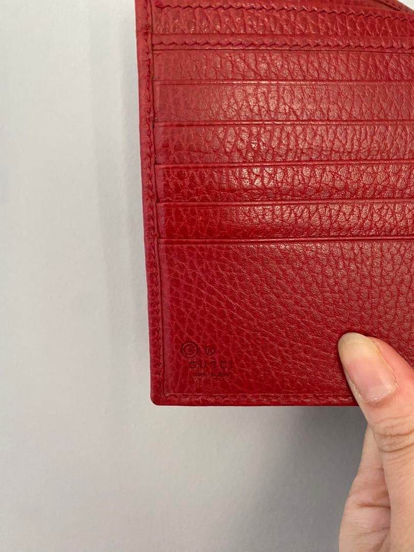 GUCCI 赤 レザー 二つ折り財布