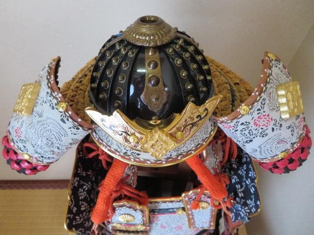 国宝楯無鎧（小桜韋威鎧兜大袖付）菅田天神社認定限定品　大きさ２分の１