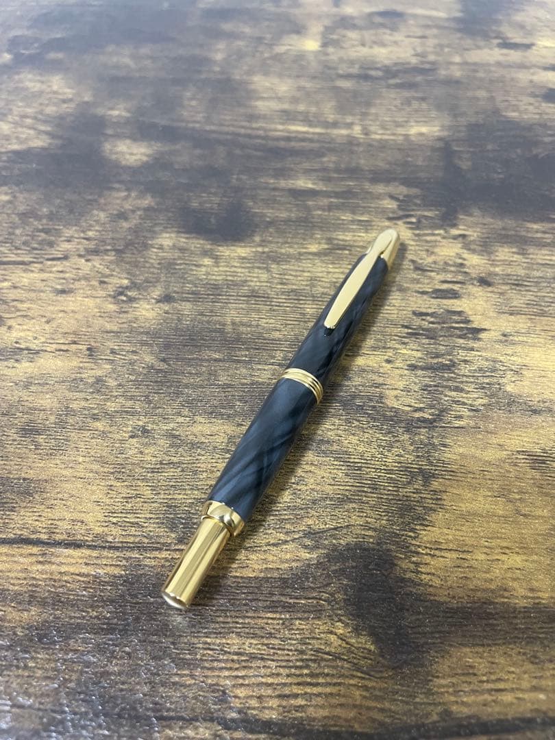 新品未使用　ブラック　マーブル　18k F キャップレス　万年筆　パイロット