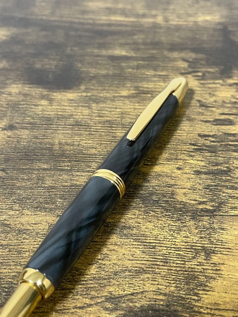 新品未使用　ブラック　マーブル　18k F キャップレス　万年筆　パイロット