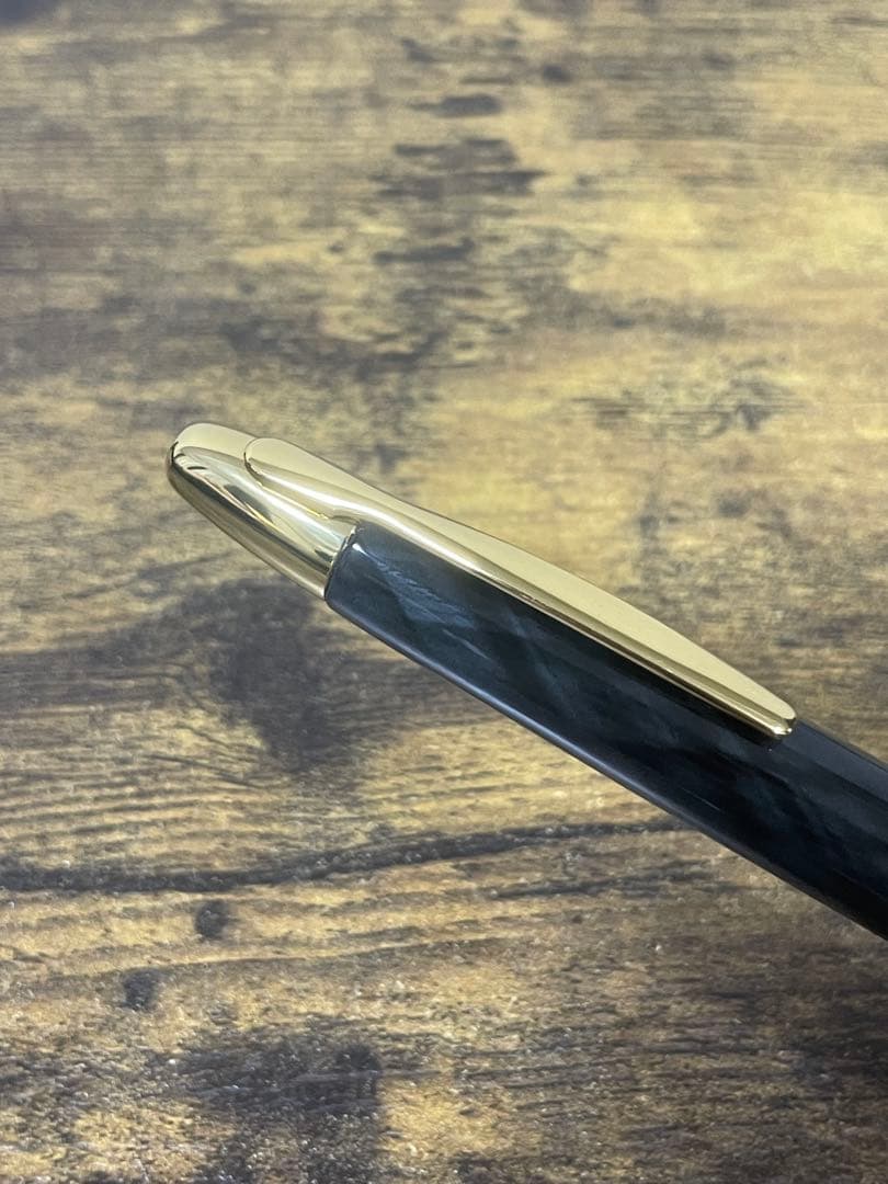 新品未使用　ブラック　マーブル　18k F キャップレス　万年筆　パイロット