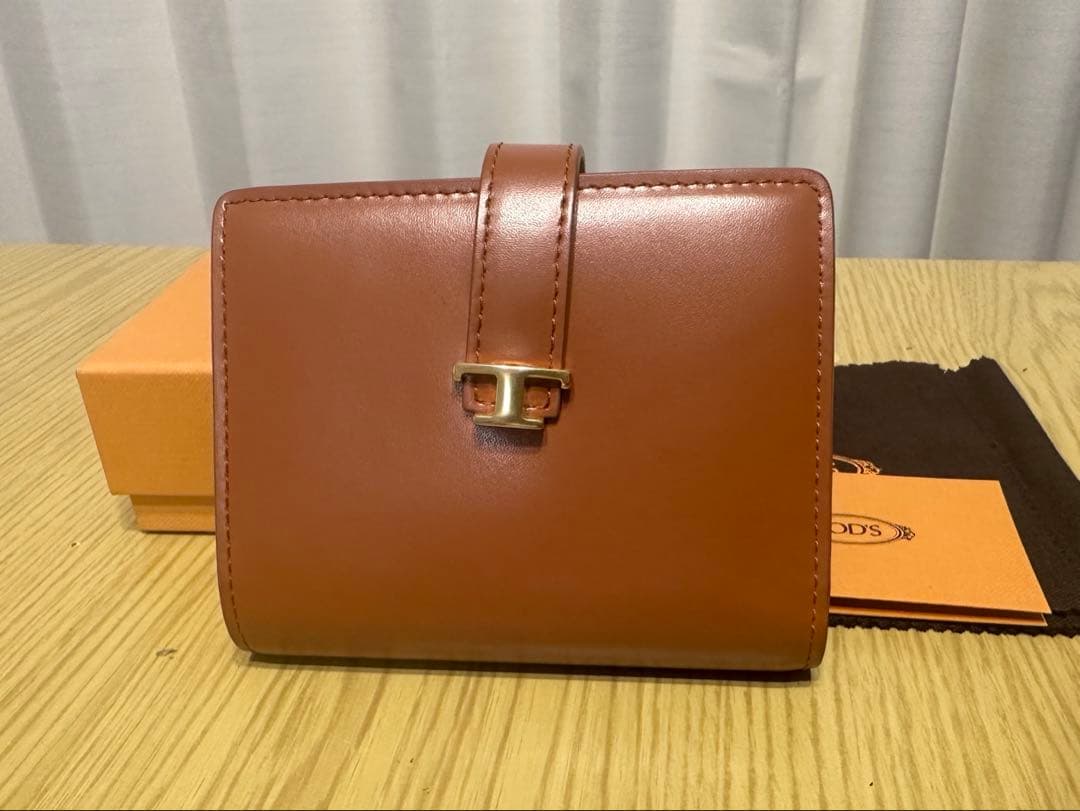 TOD'S Timeless 二つ折り財布　ブラウン