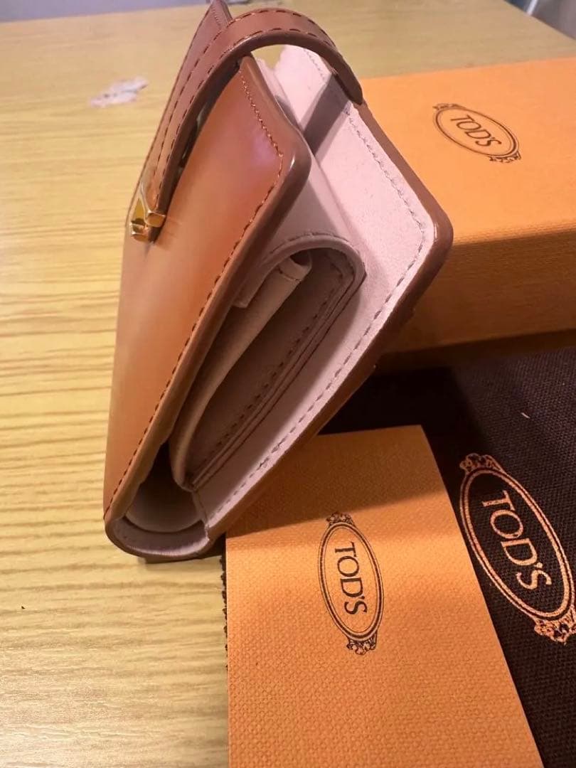 TOD'S Timeless 二つ折り財布　ブラウン