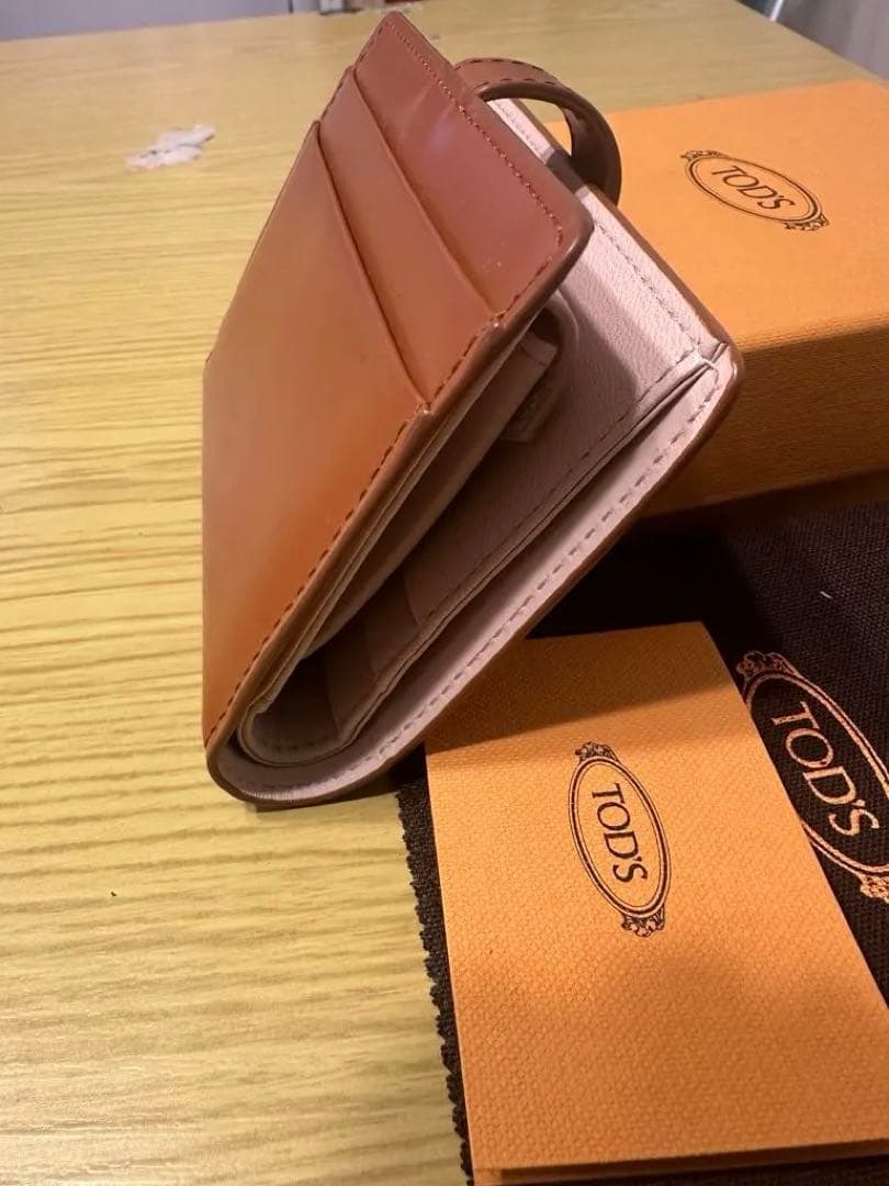 TOD'S Timeless 二つ折り財布　ブラウン