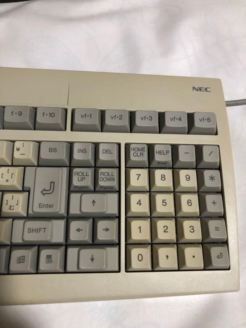 NEC PC-9821用キーボードを付属品添付箱に入れて