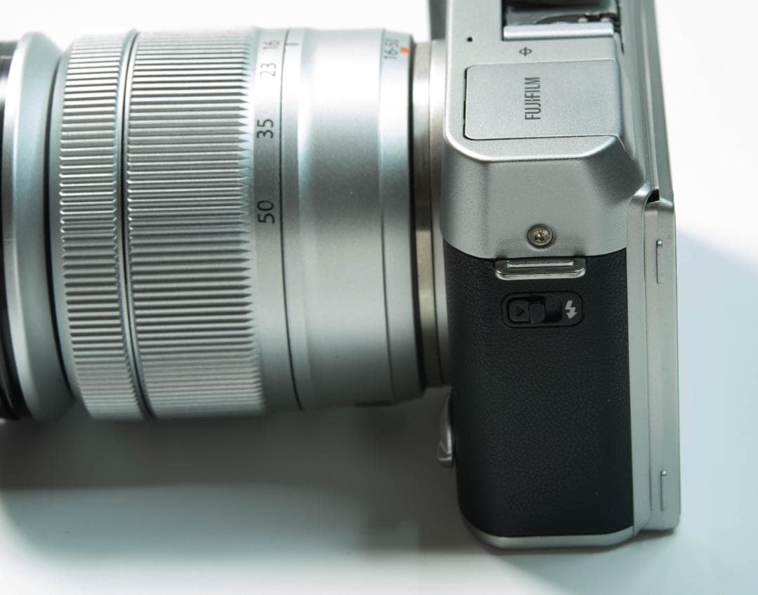 FUJI・X-A3とレンズXC16-50mmのセット