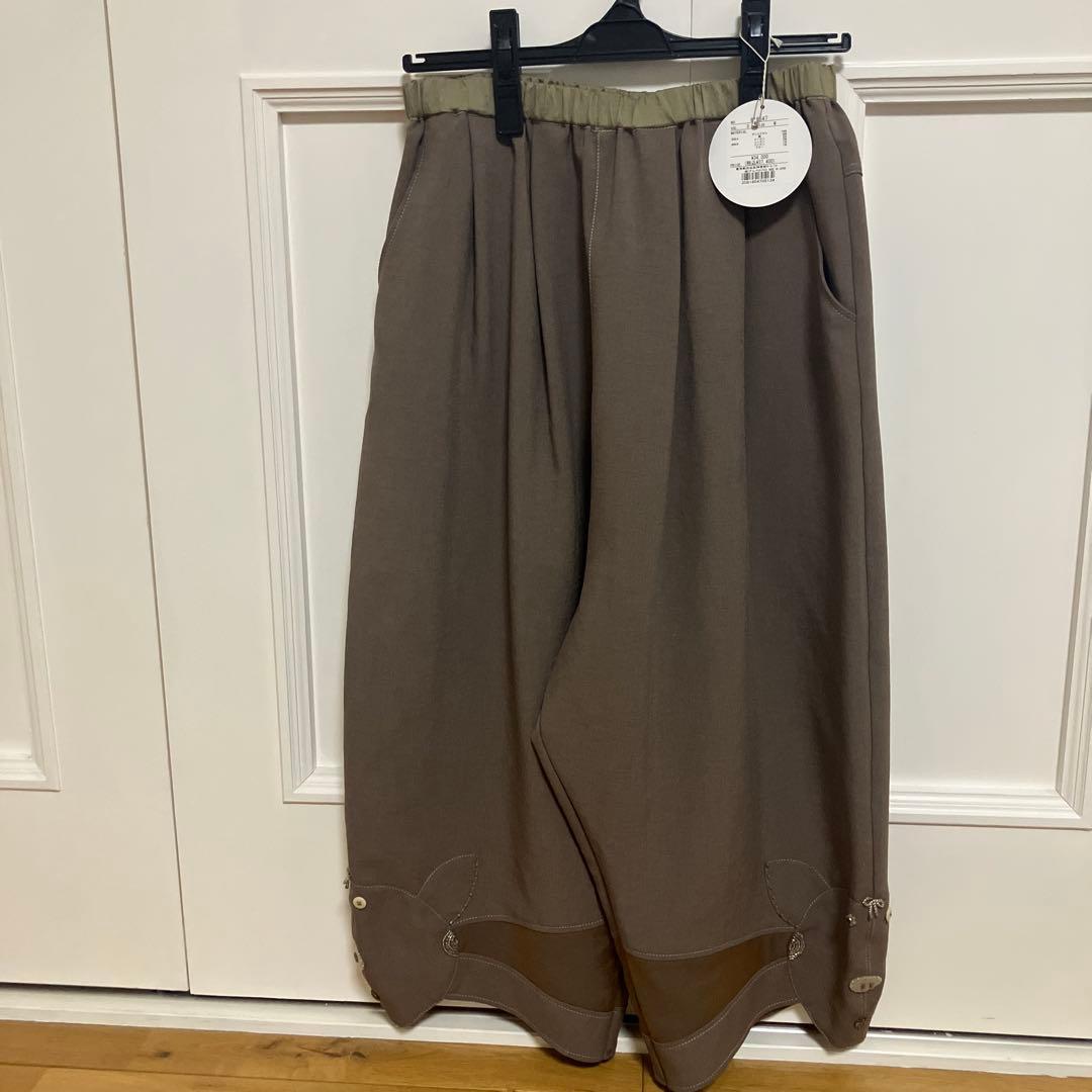 アルベロベロ　⭐️ 裾がブタさんのお顔のサルエルパンツ