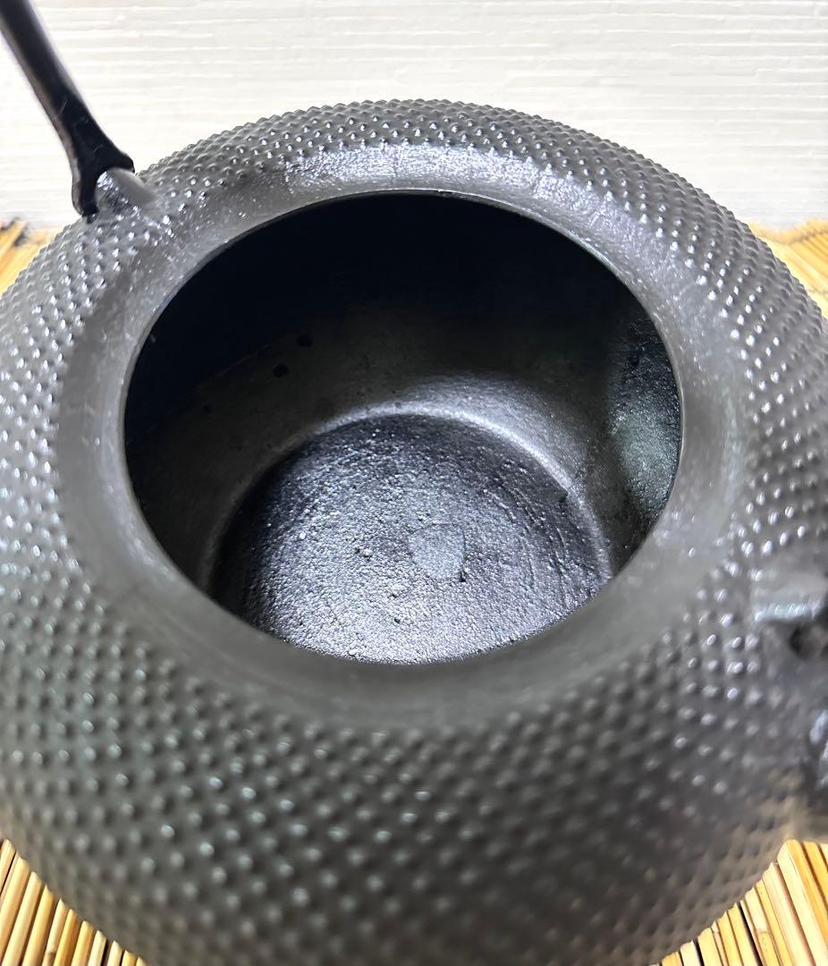 未使用品　南部伝統工芸士 及川寛治作　１８型姥口 アラレ　南部鉄瓶　南部鉄器