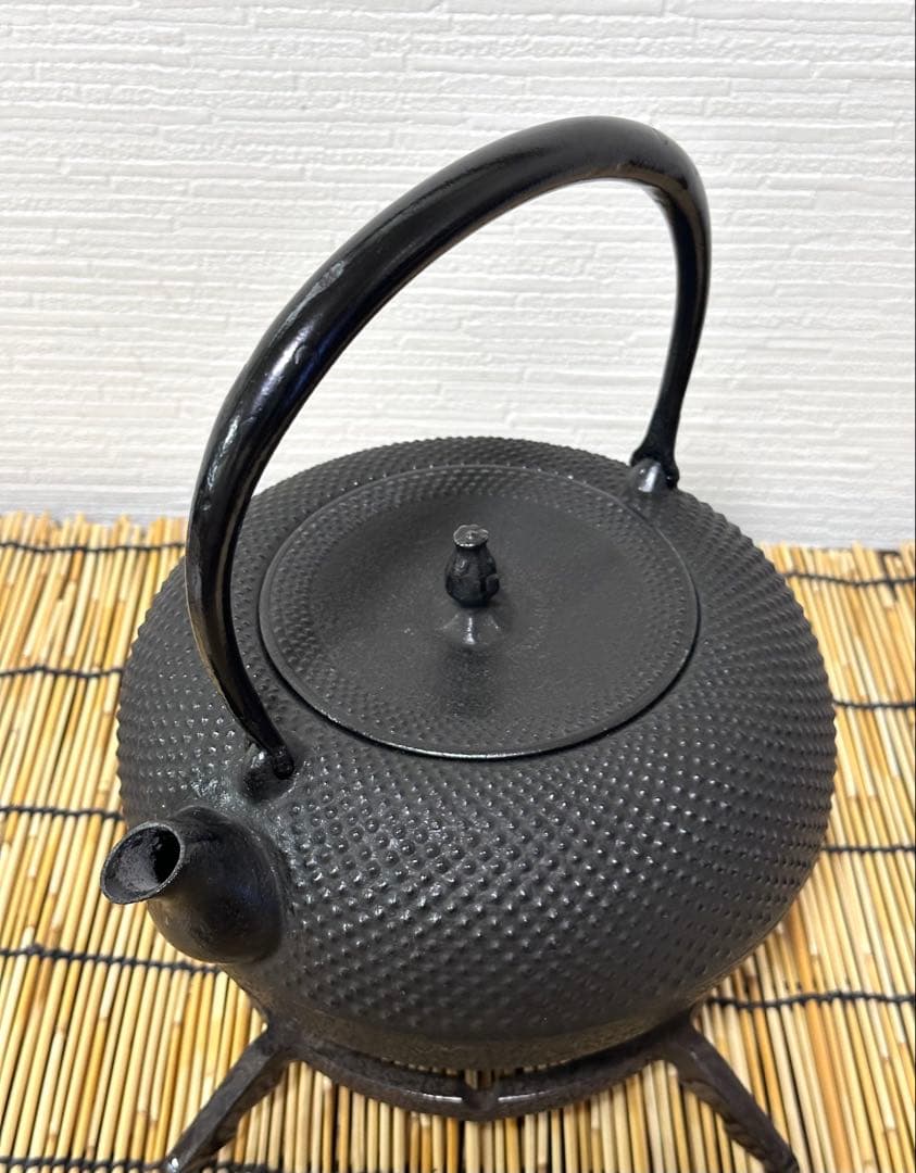 未使用品　南部伝統工芸士 及川寛治作　１８型姥口 アラレ　南部鉄瓶　南部鉄器