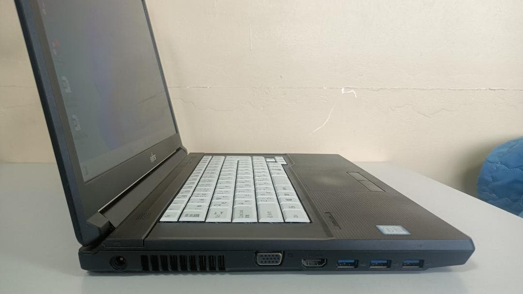 美品ノートパソコンFUJITSU第八世代Corei5 SSD256Gメモリ16G