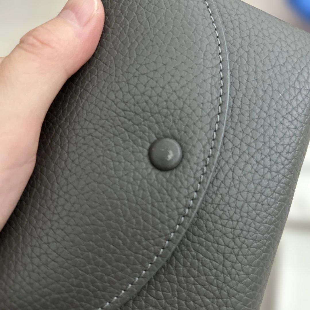 STUDIO LA CAUSE 内縫いフラップ財布 M グレー