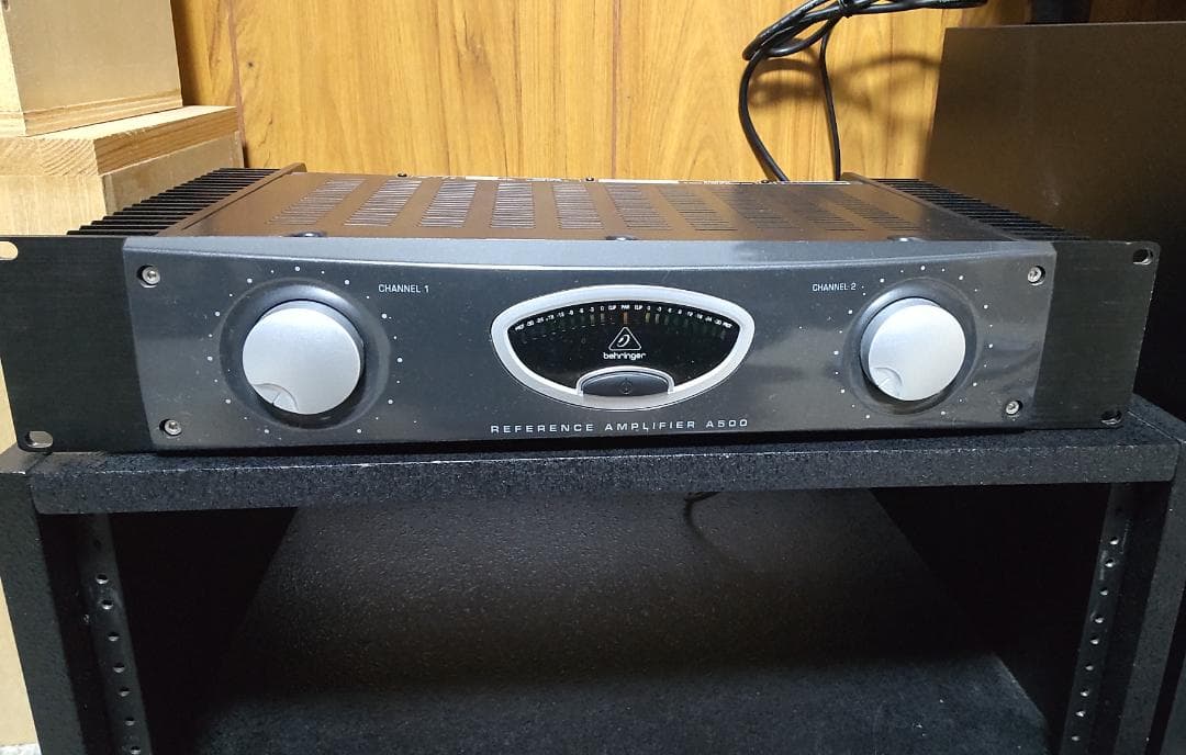 Behringer A500 パワーアンプ