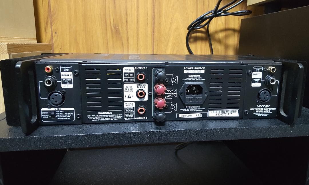Behringer A500 パワーアンプ