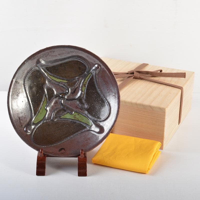 l-wap　河井博次作　鐵飴緑釉筒描皿　飾皿　河井紅苑識箱　V　R6070