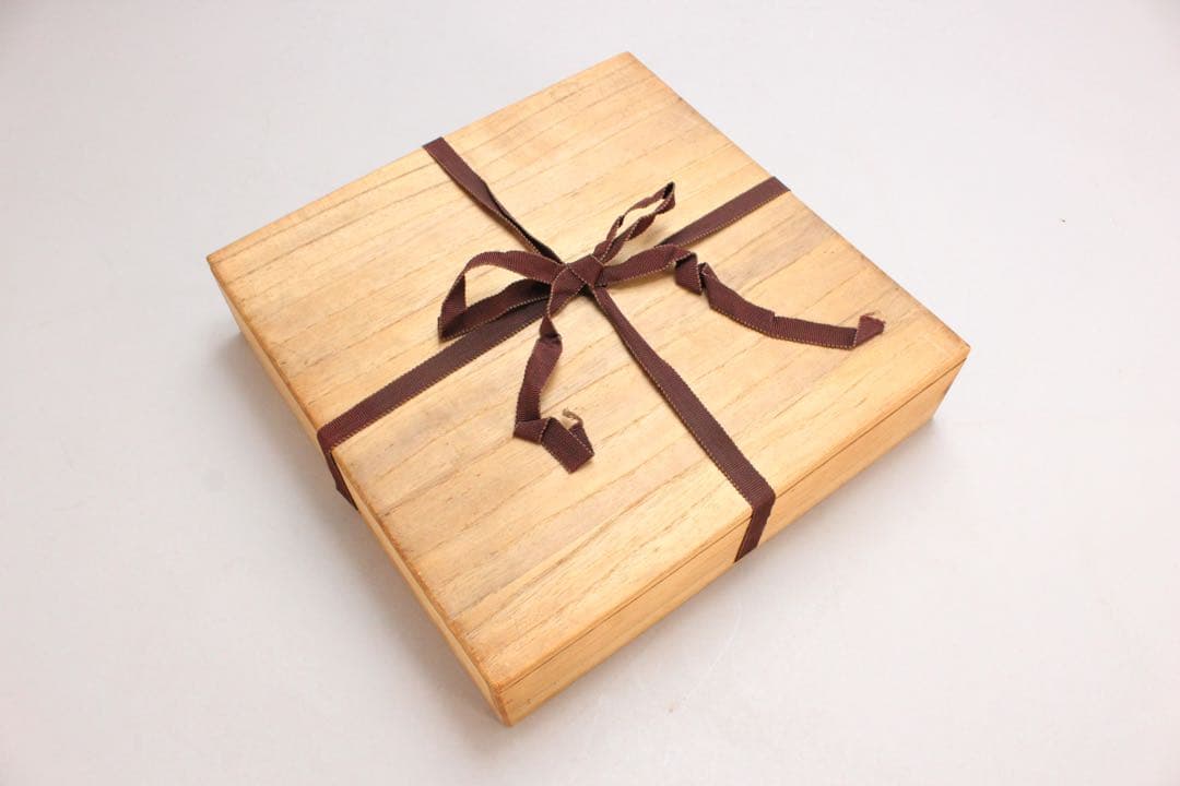 No4437 益子民窯　佐久間藤太郎 造　乳白釉梅花絵飾皿　共箱　角皿　送料無料