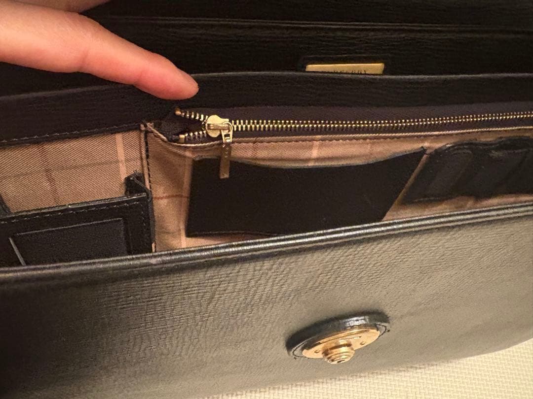 BURBERRY 本革 ブリーフケース 黒 書類バッグ 鍵なし