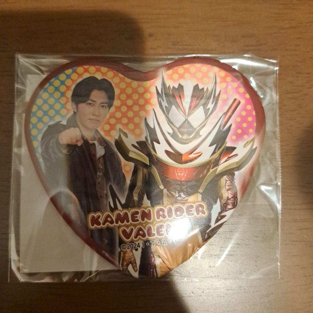 仮面ライダーヴァレン　ハート型缶バッジ