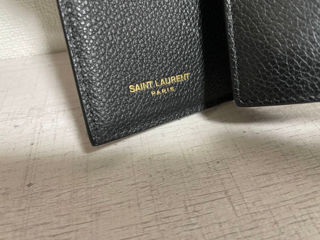 サンローラン　財布　黒　レザー　Saint Laurent ブラック三つ折り財布