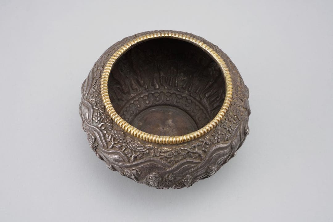 仏教美術 純銀 鎏金 650g 仏教人物図 鉢 仏具 チベット　ネパール 時代