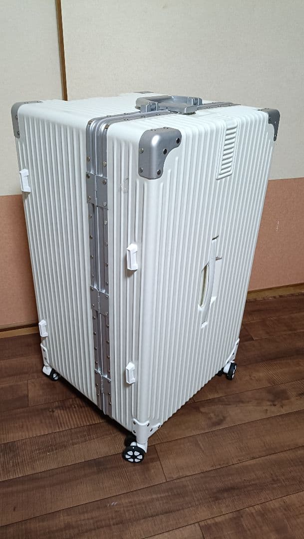 未使用品キャリーケースキャリーバッグ大型 4輪 ホワイLL