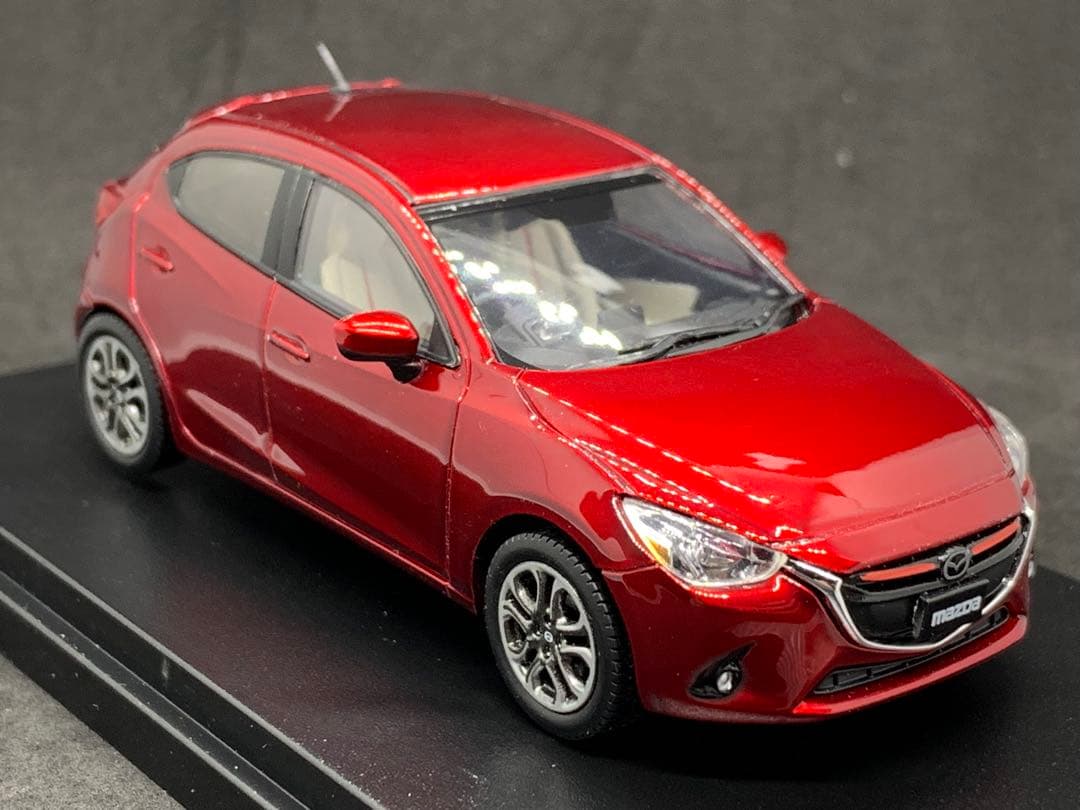 マツダ　Mazda2 1/43ミニカー ソウルレッドクリスタルメタリック