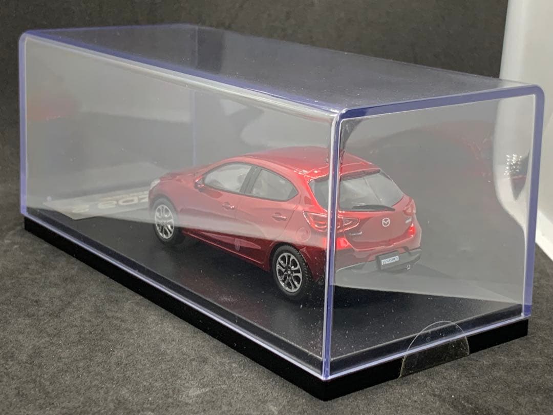 マツダ　Mazda2 1/43ミニカー ソウルレッドクリスタルメタリック