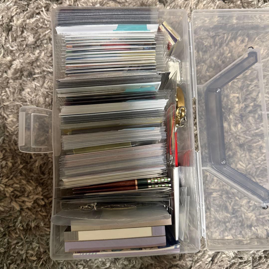 アニメグッズ まとめ売り 呪術廻戦 ツイステ 鬼滅の刃 大量 缶バッジ カード