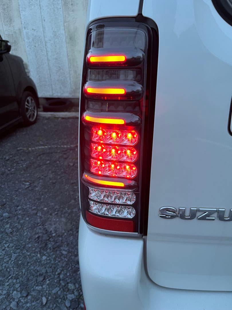 エムブロ サンダーLEDテール ブラックリム　スズキ ジムニー JB23W