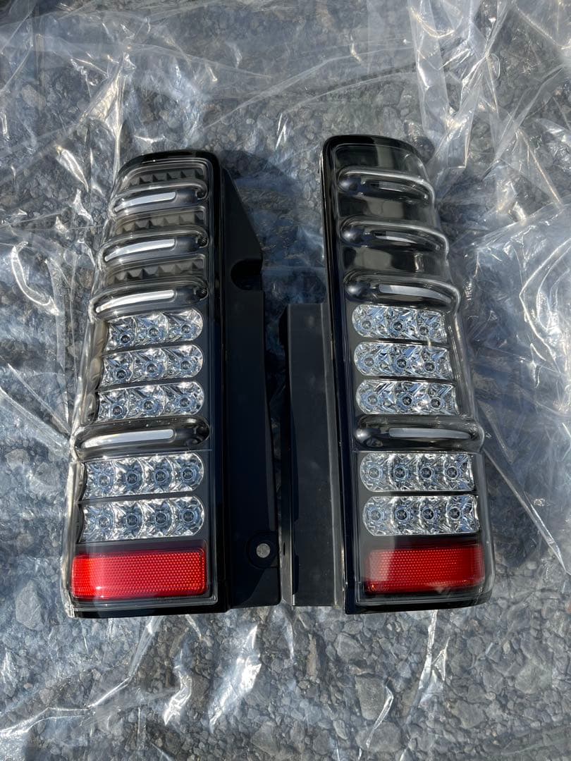 エムブロ サンダーLEDテール ブラックリム　スズキ ジムニー JB23W