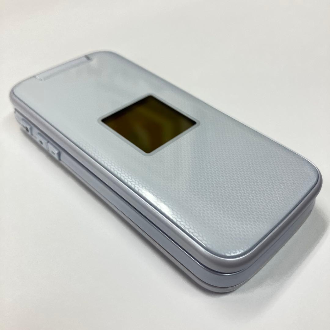 ホワイトdocomo らくらくホン ガラケー F-01M