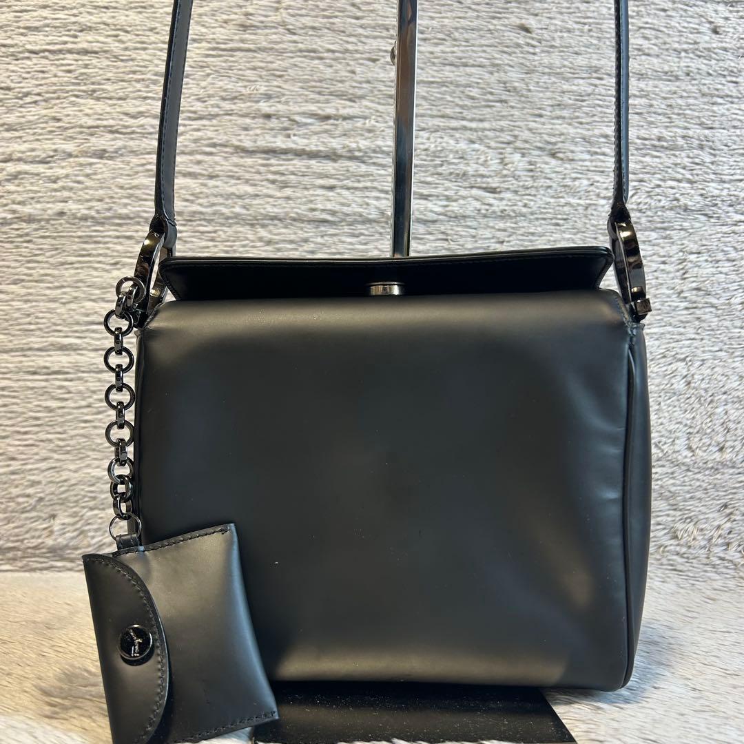 FERRAGAMO フェラガモ　ガンチーニ　ハンドバッグ　レザーバッグ　ポーチ付