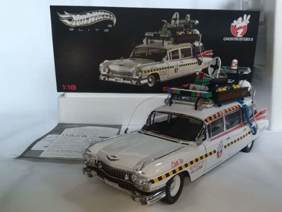 PYOMARO　Hot Wheels 1/18 Ecto-1A
