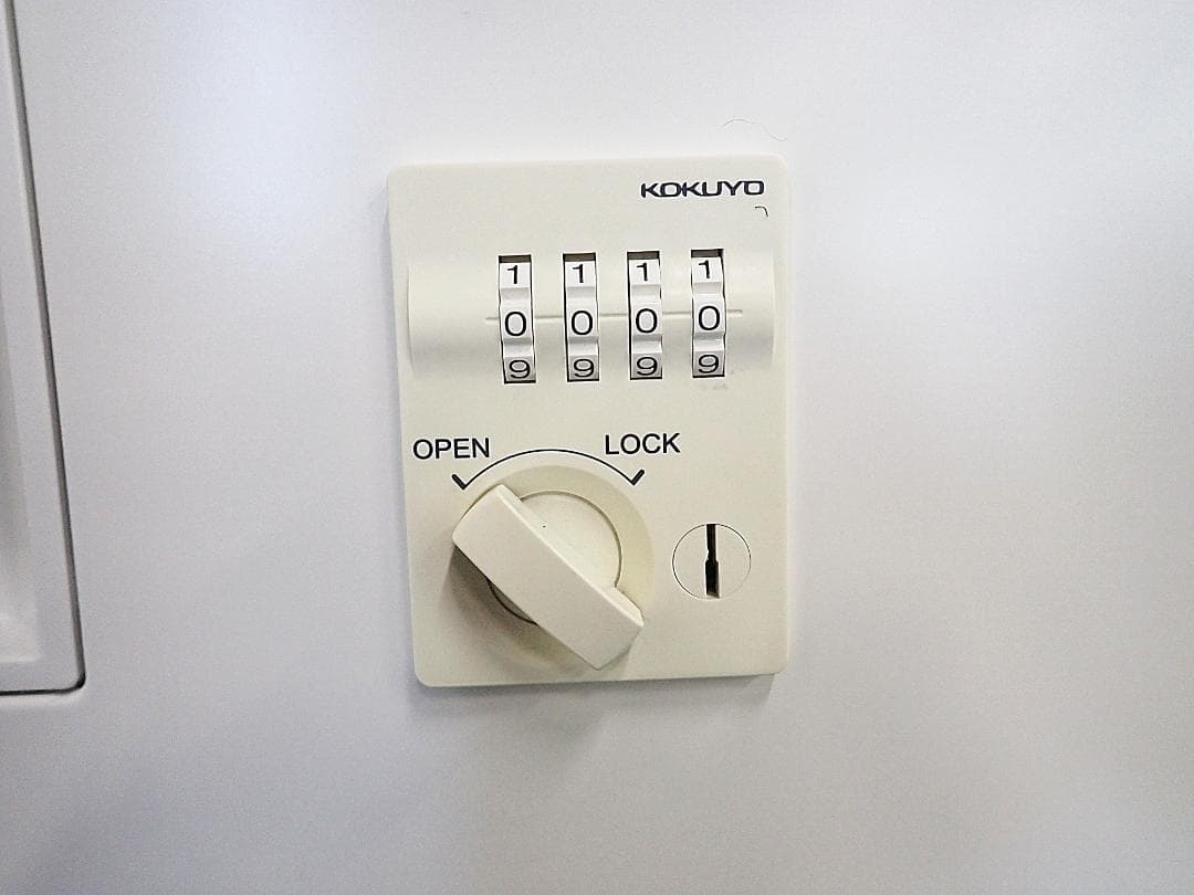 引取り限定　コクヨ　両開き書庫　エディア　ダイヤル錠　31-0621