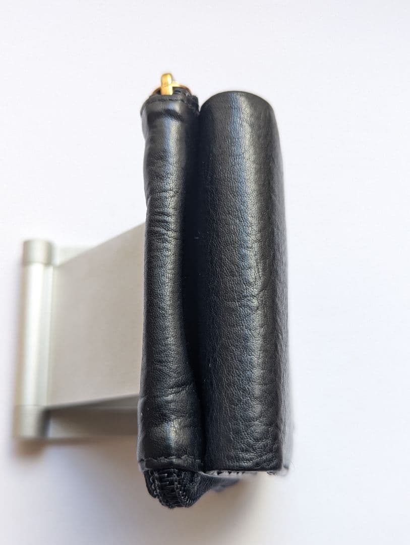 イルビゾンテ スクエアラウンドジップウォレット ブラック シボ加工 男女兼用