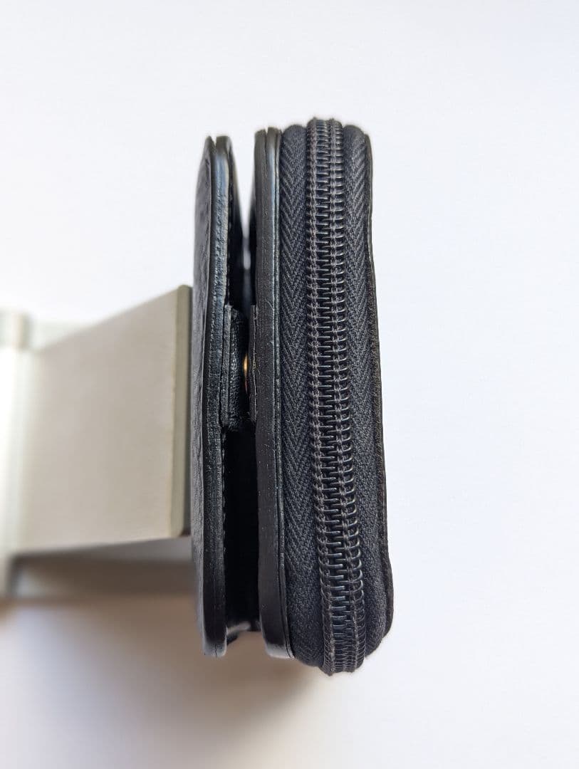 イルビゾンテ スクエアラウンドジップウォレット ブラック シボ加工 男女兼用