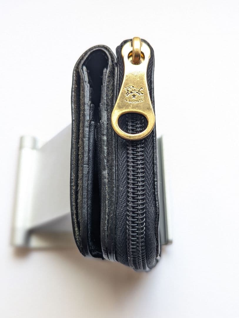 イルビゾンテ スクエアラウンドジップウォレット ブラック シボ加工 男女兼用