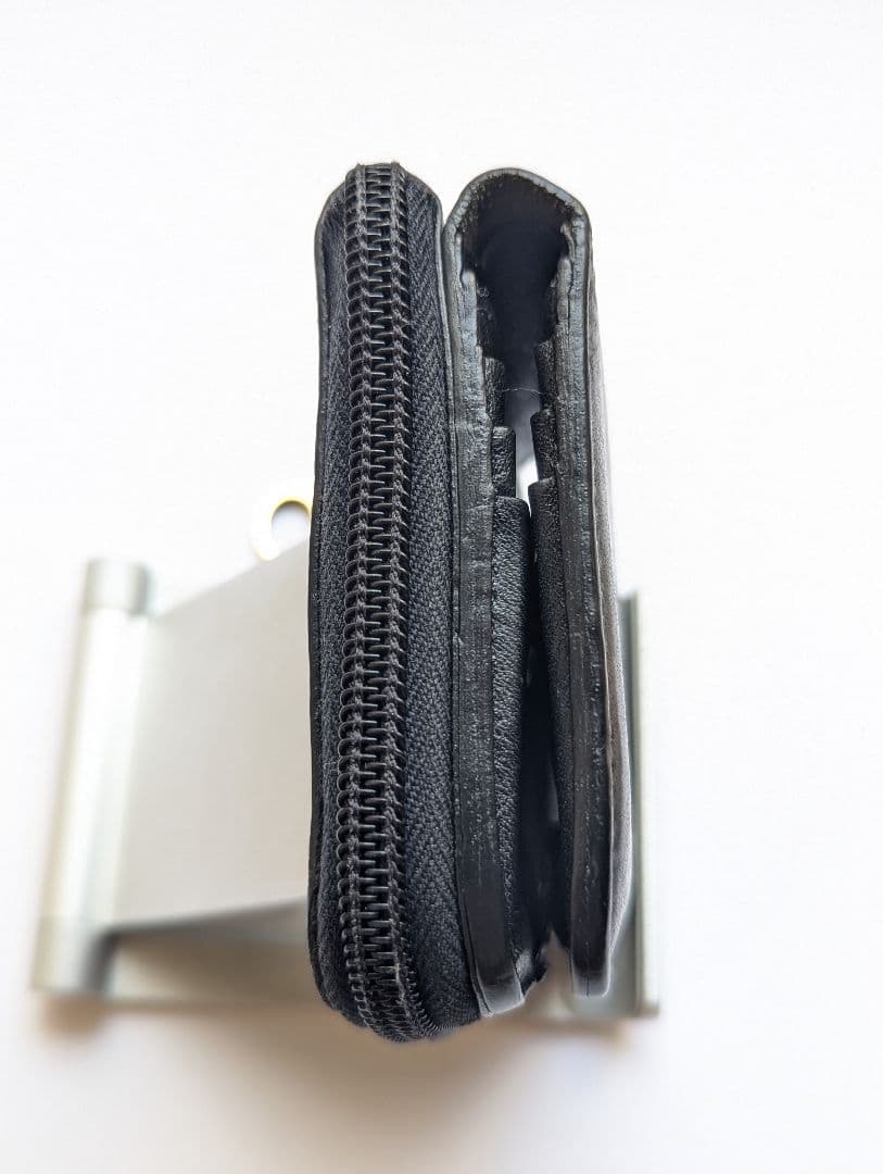 イルビゾンテ スクエアラウンドジップウォレット ブラック シボ加工 男女兼用