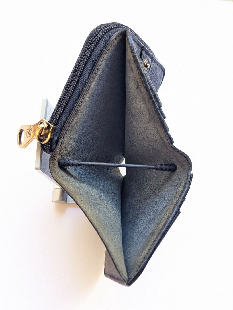 イルビゾンテ スクエアラウンドジップウォレット ブラック シボ加工 男女兼用