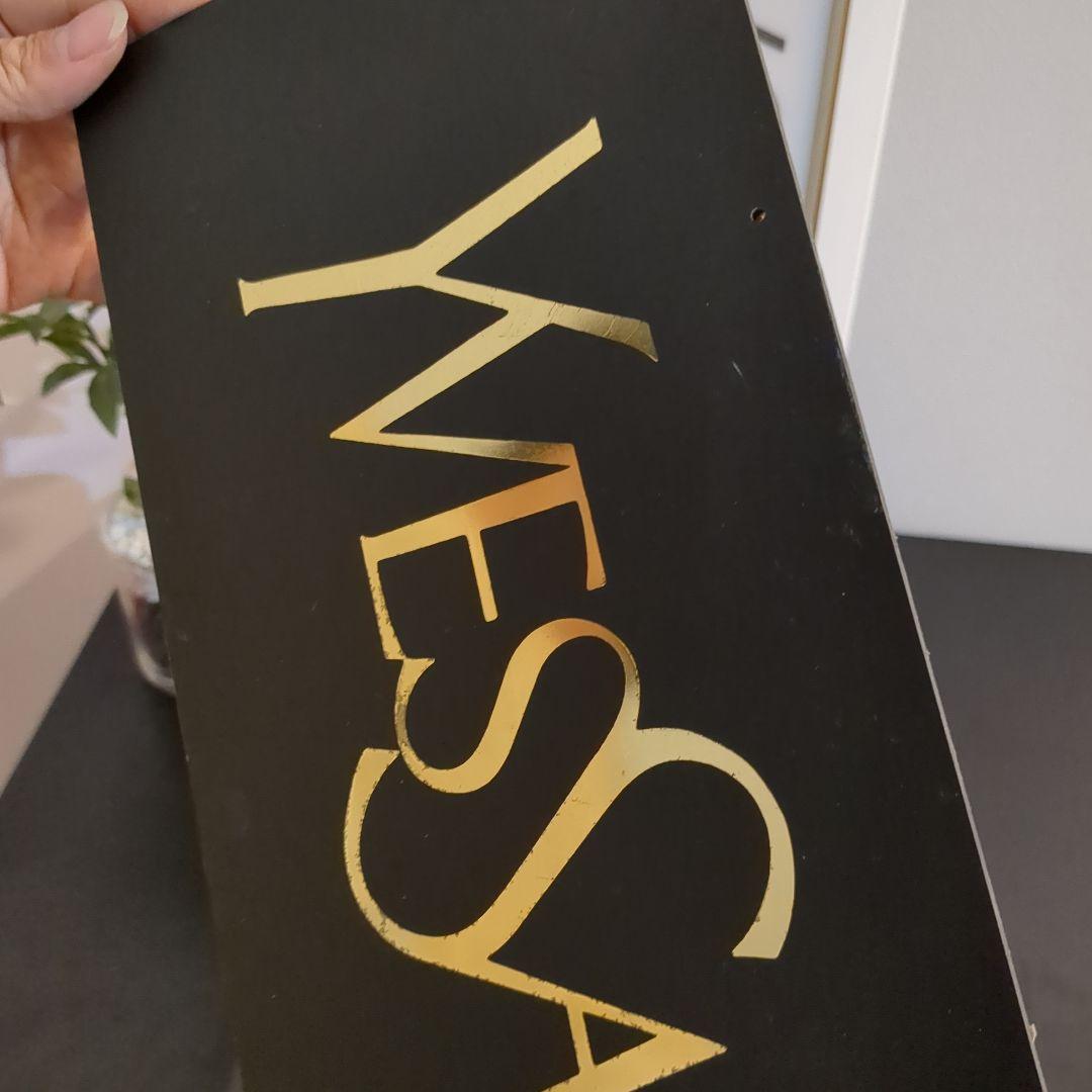 イヴ・サンローラン YSL ロゴ看板