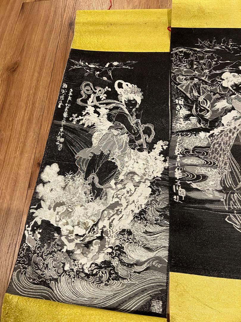 華三川が制作した『麻姑献寿』の絹織り絵で、杭州絹織工芸廠によって製造されたもの