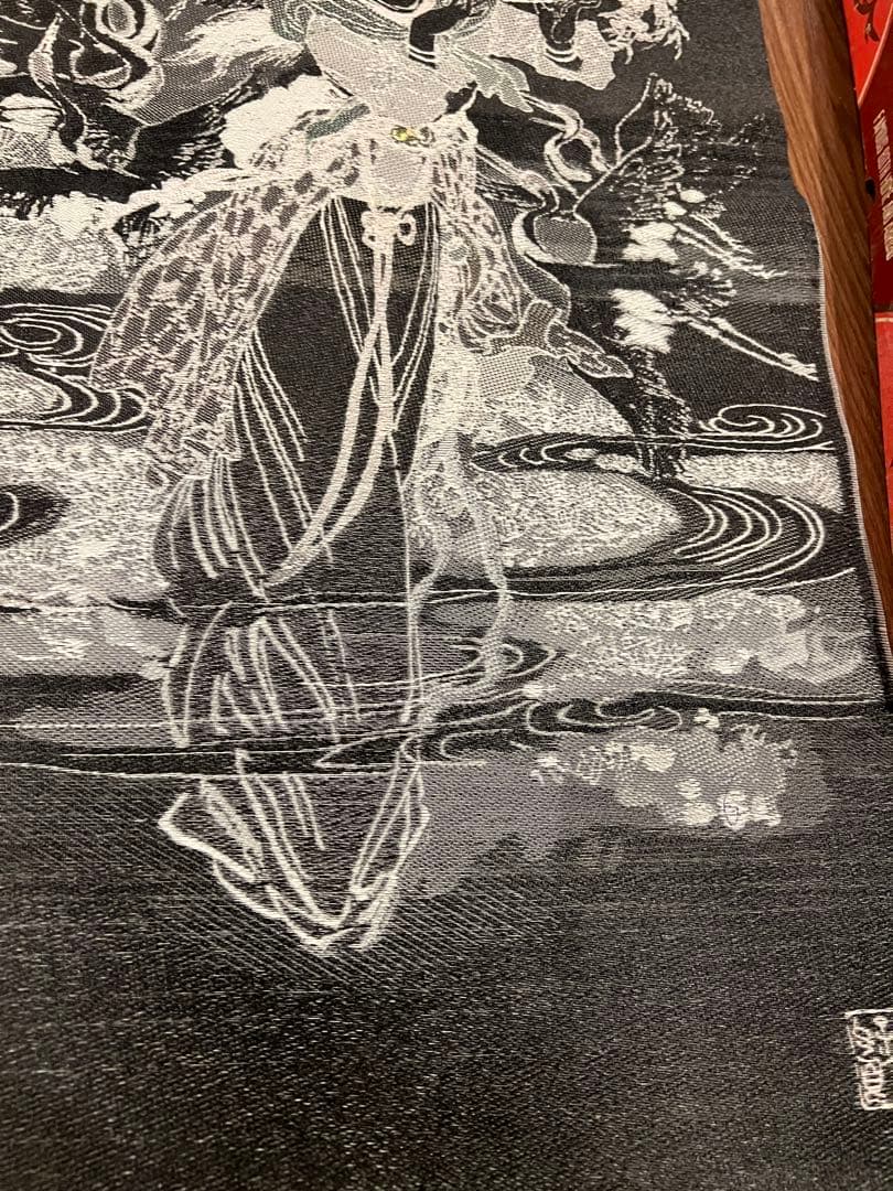 華三川が制作した『麻姑献寿』の絹織り絵で、杭州絹織工芸廠によって製造されたもの