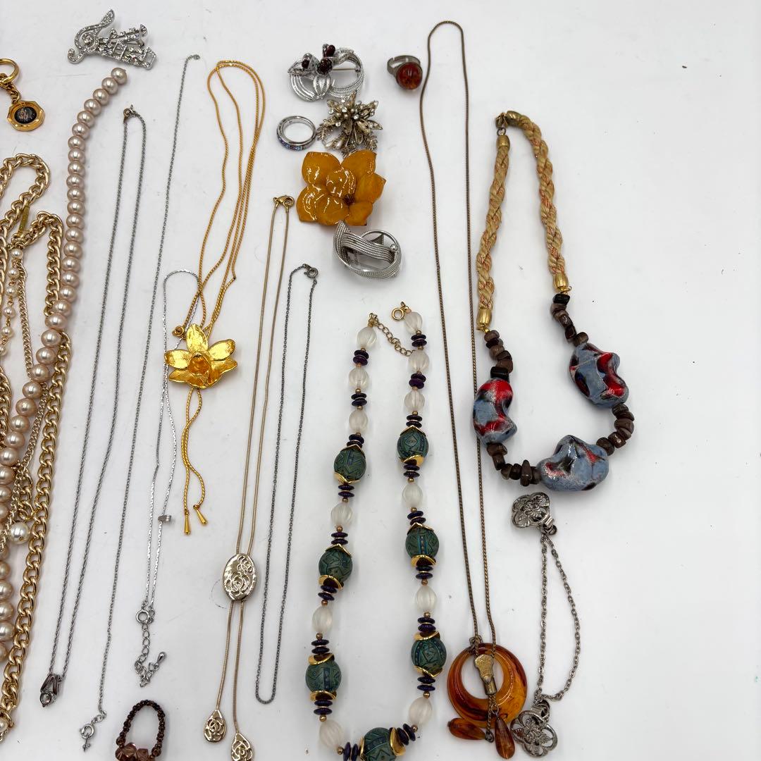 アクセサリーまとめ　ネックレス　指輪　ブローチ　イミテーション