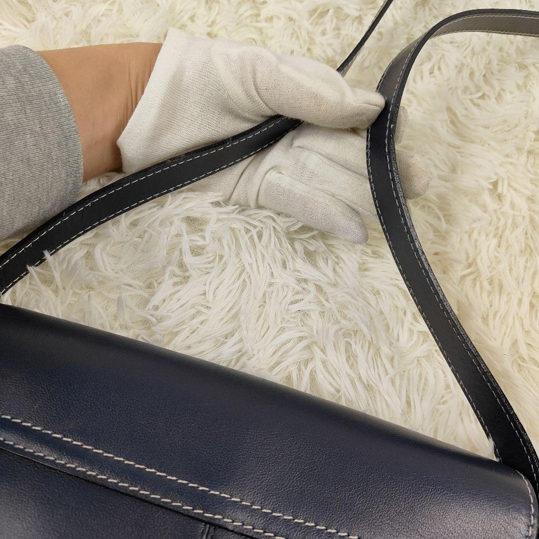 本日限定価格　イブサンローラン Yカット 型抜き ショルダーバッグ 肩掛け