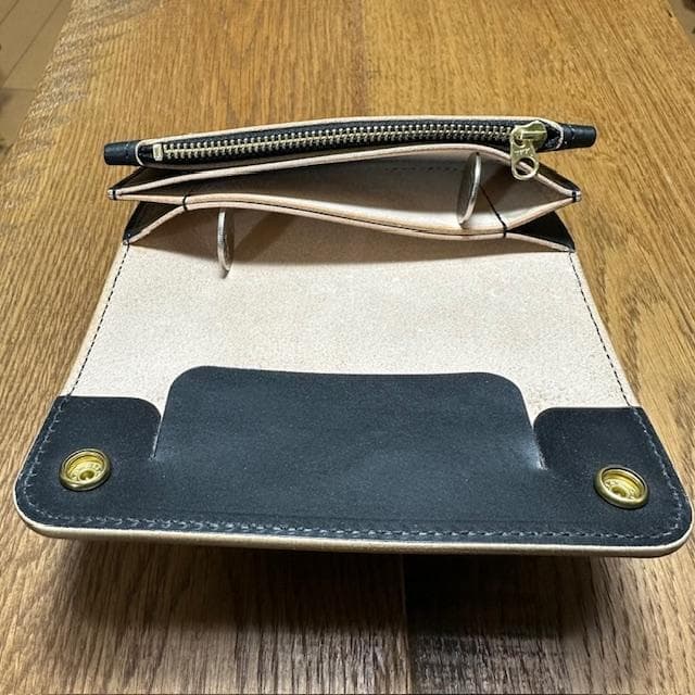 ミドルトラッカーウォレット　丘染め茶芯ブラック　真鍮 トラッカーウォレット