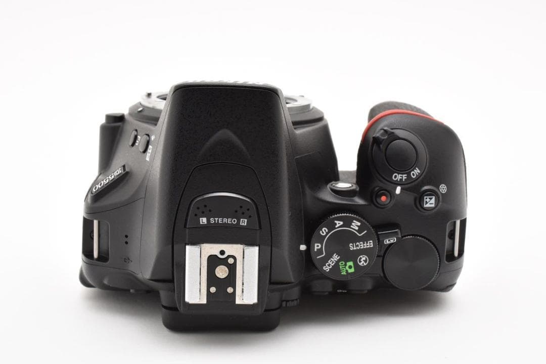 超美品 4233ショット　Nikon　D5500　ダブルレンズ 　Wi-Fi搭載